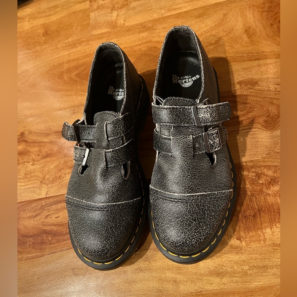 Dr. Martens Susy Cracked